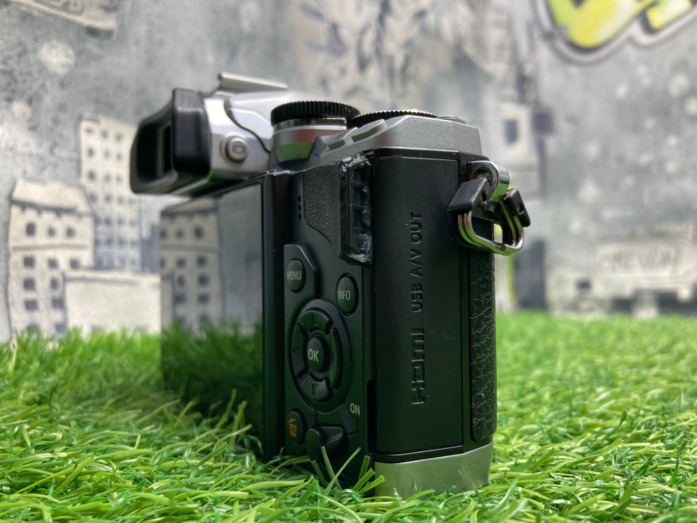 Olympus OM-D E-M10 ( Не рабочий )