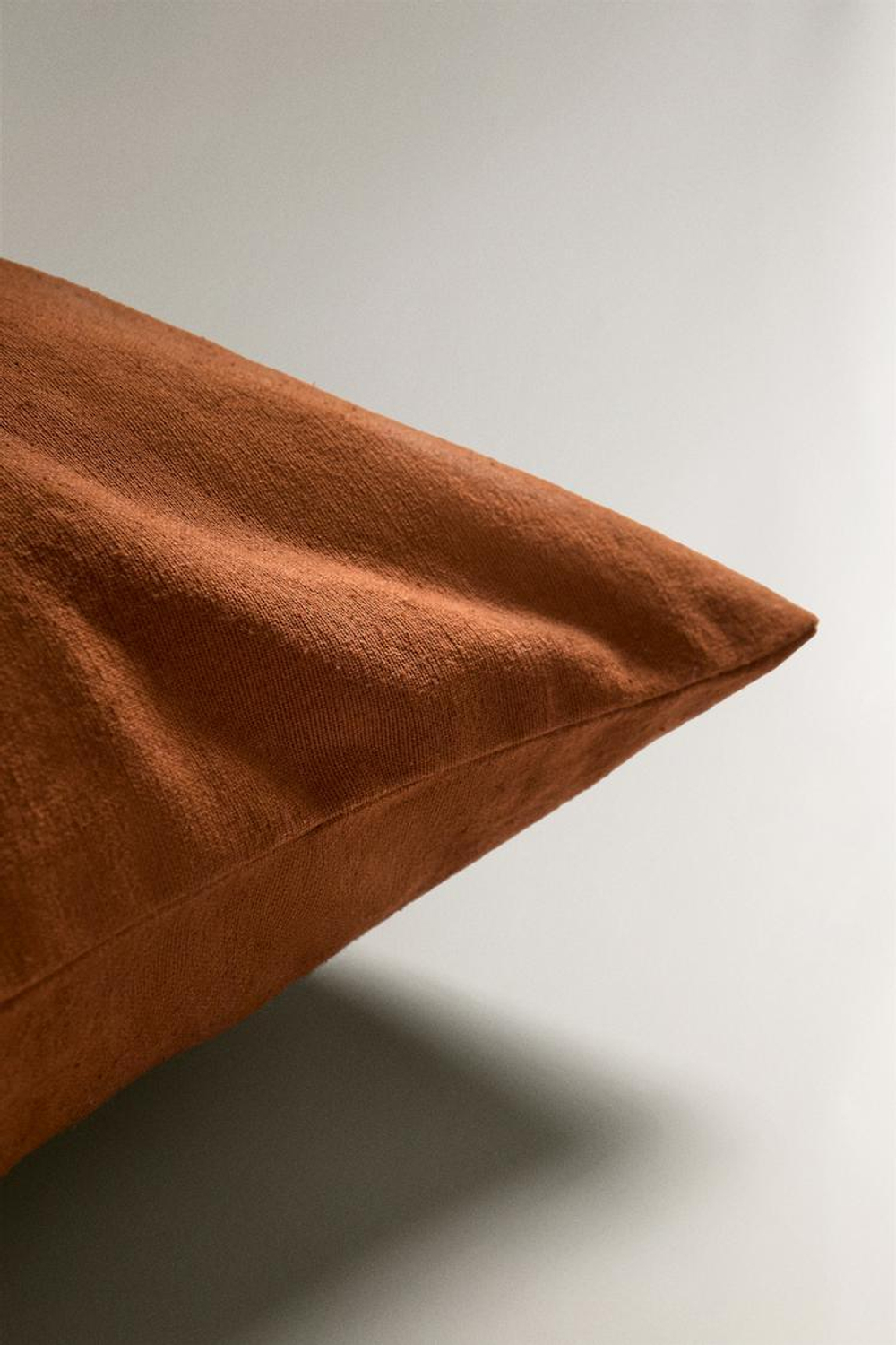ZARA HOME ЧЕХОЛ ДЛЯ ДЕКОРАТИВНОЙ ПОДУШКИ ИЗ СМЕСОВОГО ЛЬНА, ТЕРРАКОТОВЫЙ