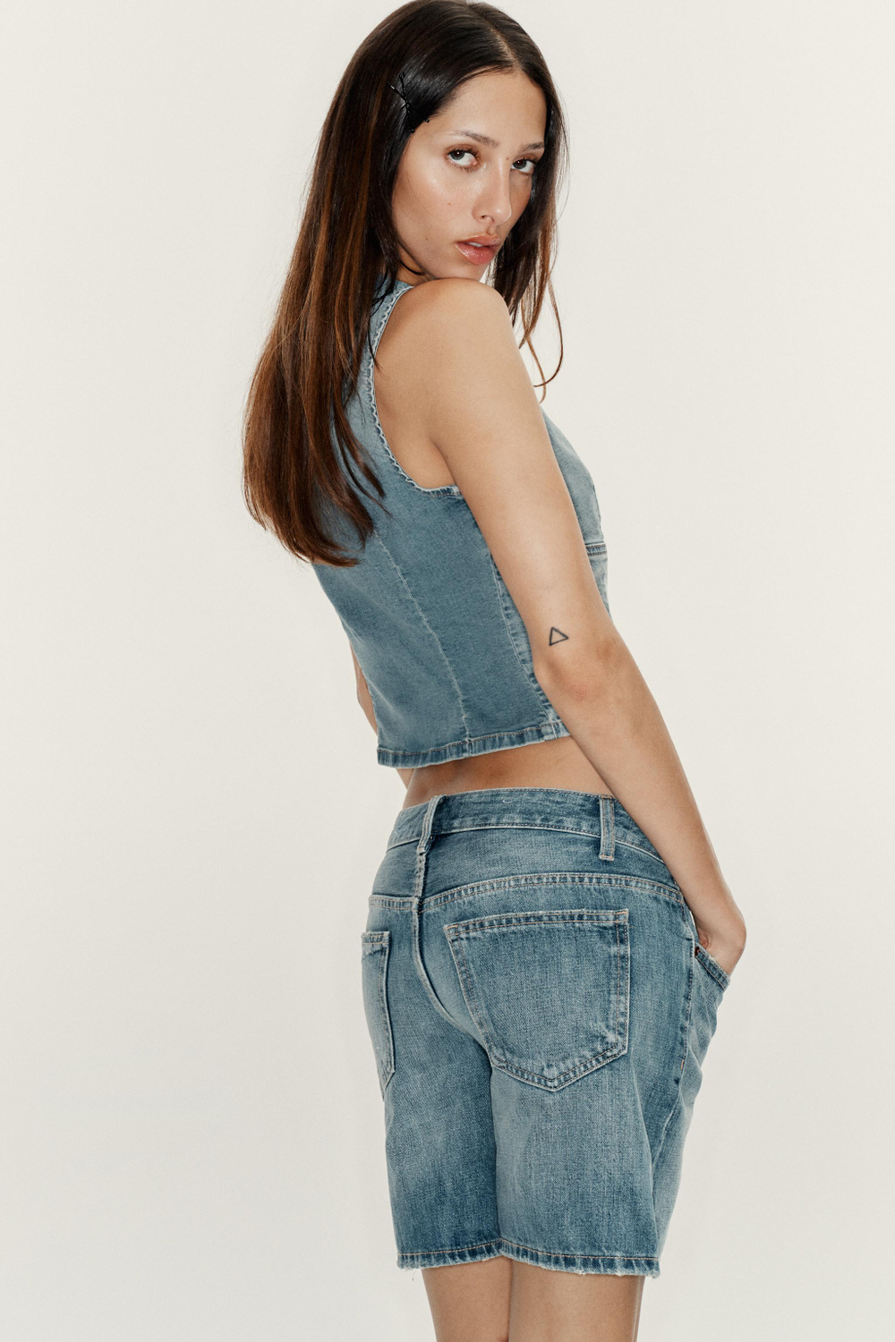 ДЖИНСОВЫЕ ШОРТЫ TRF СО СРЕДНЕЙ ПОСАДКОЙ — ZARA