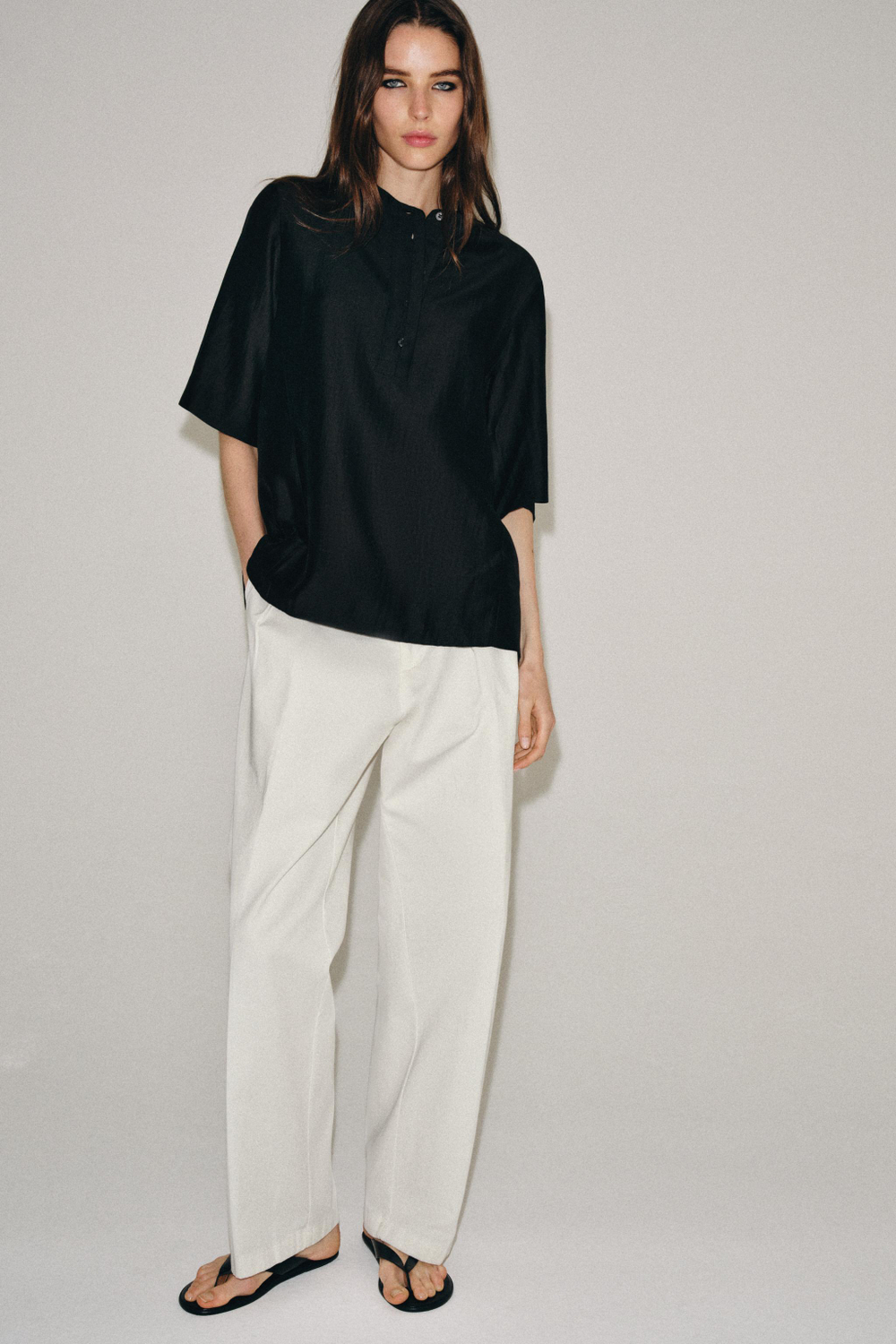 СТРУЯЩАЯСЯ БЛУЗА С КОРОТКИМИ РУКАВАМИ — ZW COLLECTION — ZARA