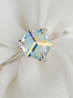 Кольцо Миражи тонкое с кристаллом-хамелеоном Swarovski