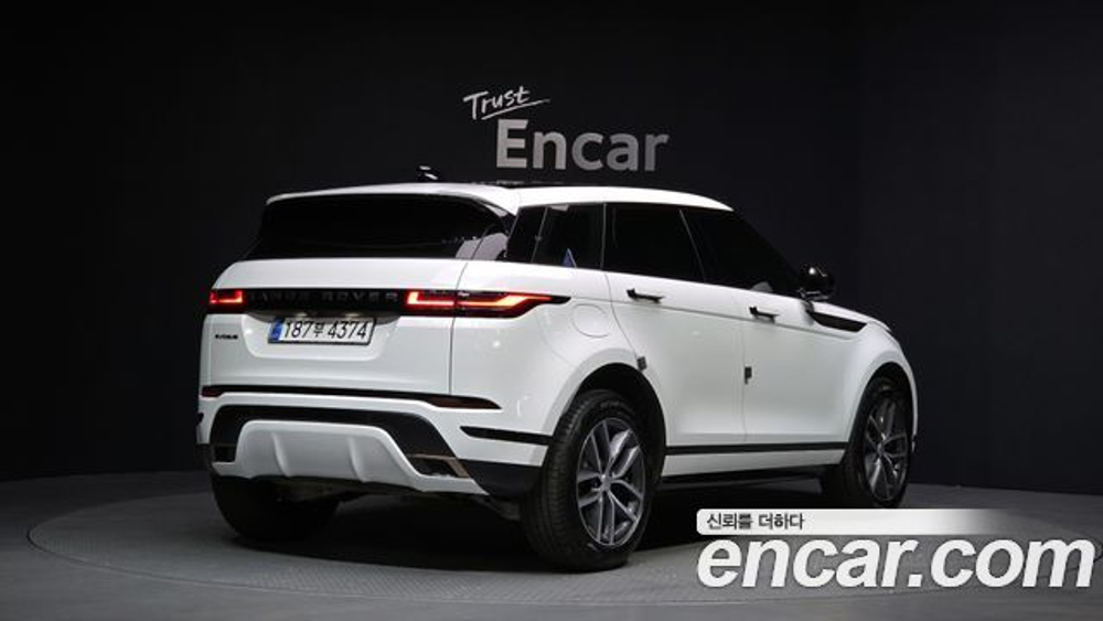 Land Rover Range Rover Evoque P250 Dynamic SE — 2024