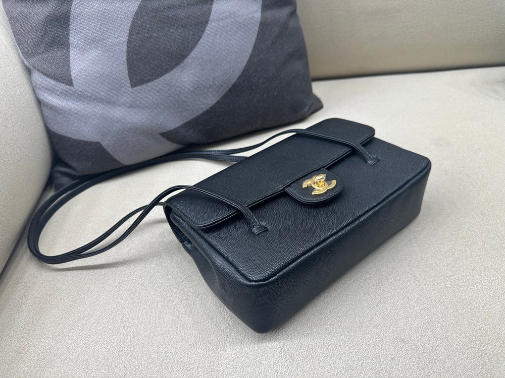 Женская сумка Chanel с длинными ручками — чёрная, 22 см — фото 3