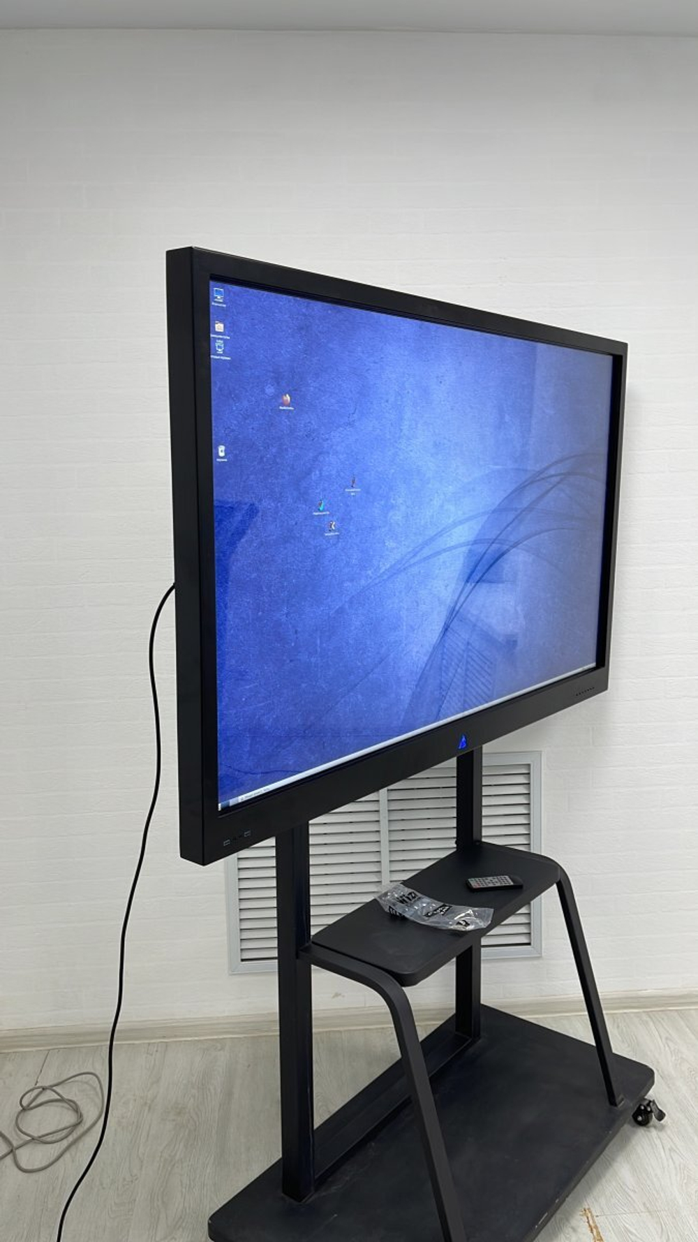 Интерактивная панель BM Intellect 86"