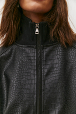 Убийственный бомбер из эко-кожи