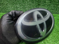 Эмблема решетки радиатора Toyota LC 200 (15-21)
