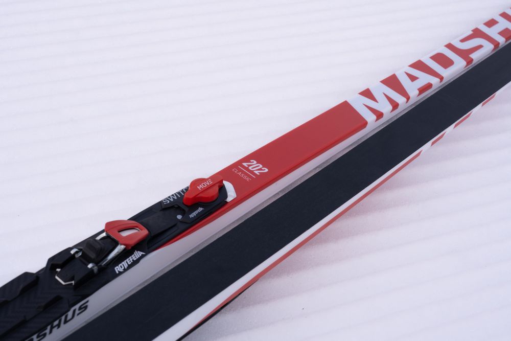 Спортивные лыжи Madshus Race Pro Classic Universal (2024/2025) для классического хода