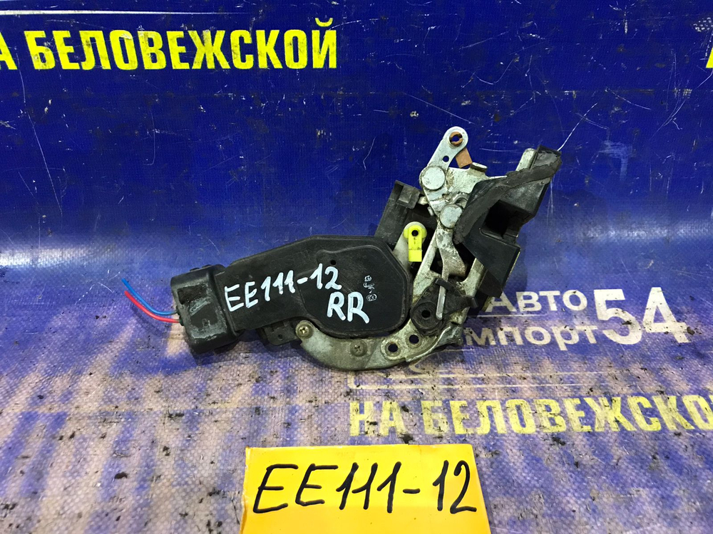 Замок двери задней правой TOYOTA COROLLA 1999
