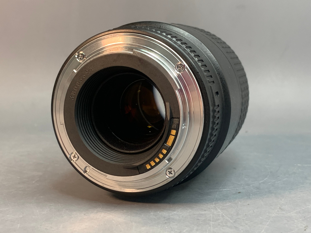Canon EF 100mm f/2.8 Macro USM