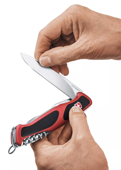 Нож Victorinox RangerGrip 55 red/black 0.9563.C (130 мм)