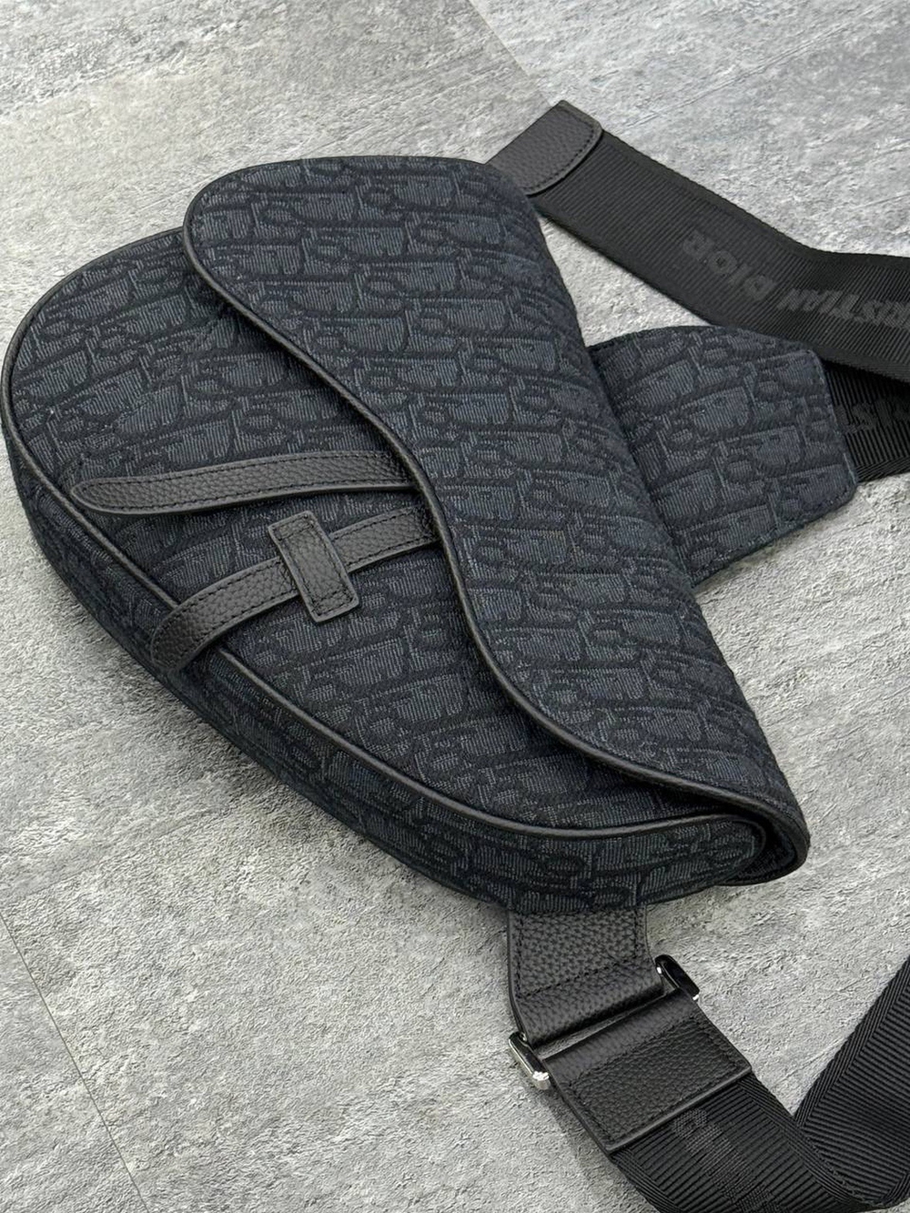 Сумка через плечо Christian Dior Saddle