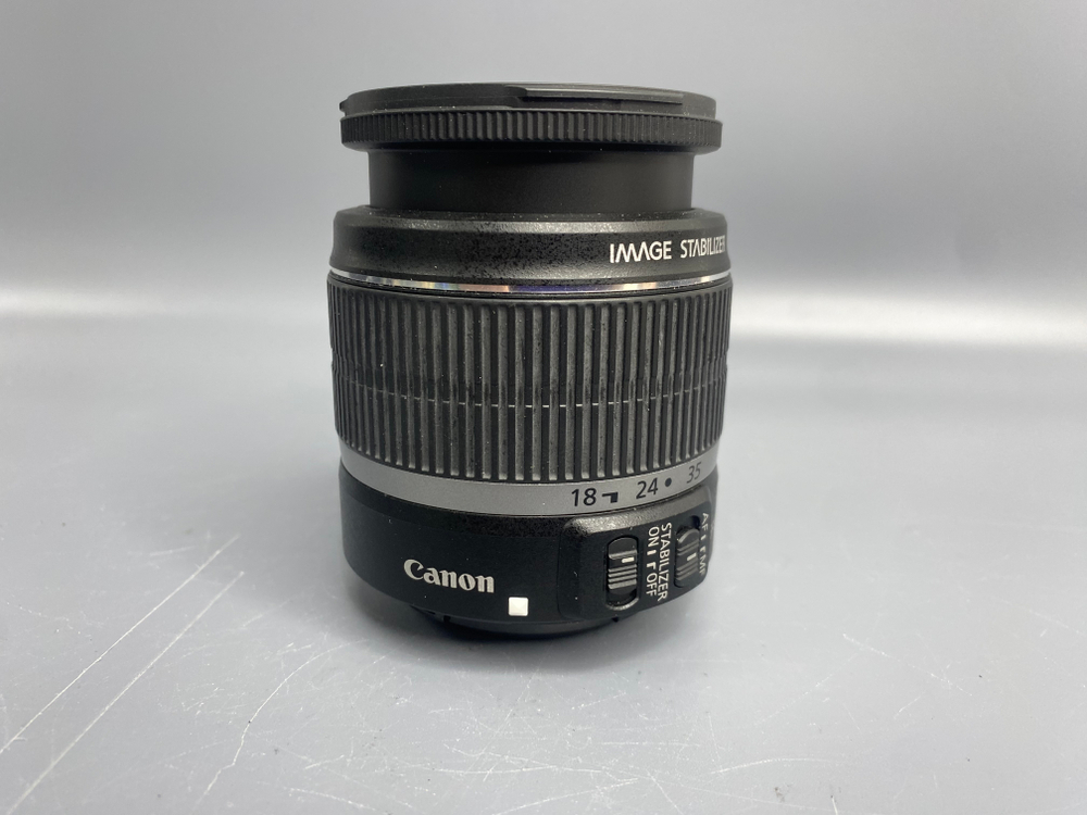 Canon EOS 550D Kit 18-55mm 3.5-5.6 IS 900 кадров