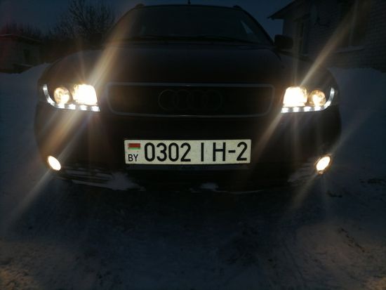 Фары передние BLACK для AUDI A4 01.99-09.00
