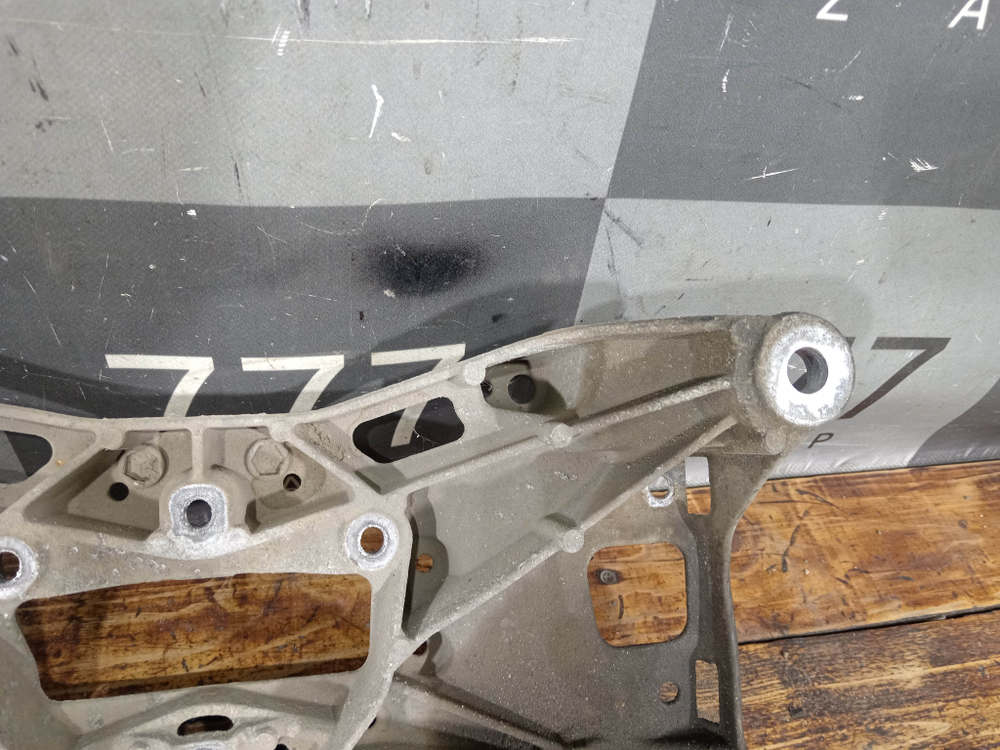 Кронштейн КПП траверса Audi A4 (B9) 15-нв Б/У Оригинал 8W0399262AP