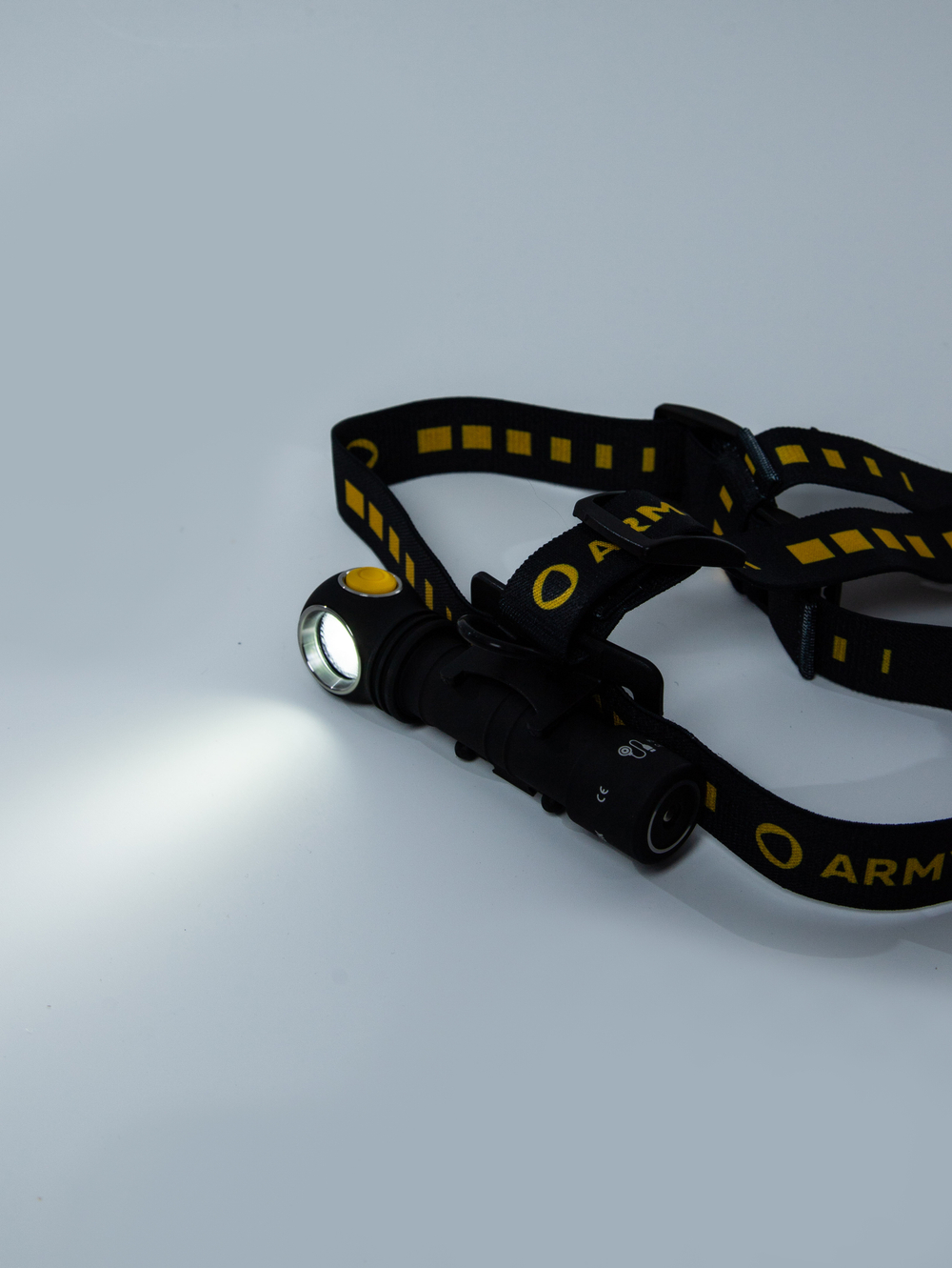 Фонарь Armytek Wizard C2 Magnet USB Белый F08901C