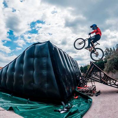 Надувная подушка «FlyBag» для байк-трюков и прыжков, 5,6×4,6×2,5 м