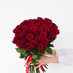 51 Роза красная Эквадор 60см. – с доставкой по городу Южно-Сахалинску, магазин цветов FloArt