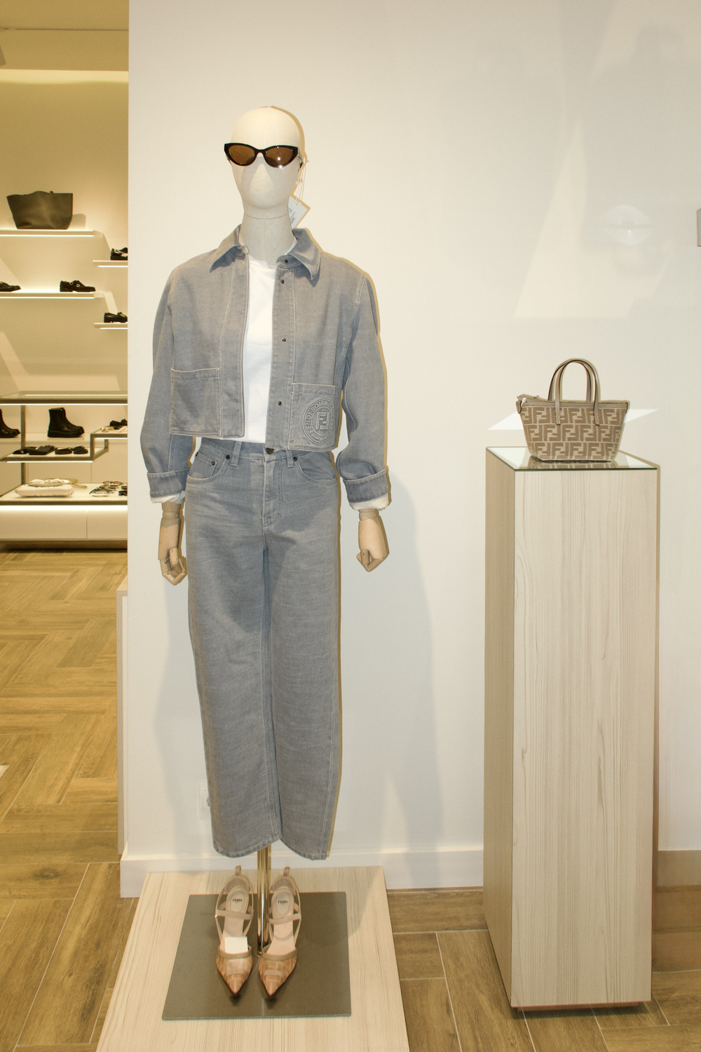 Джинсы Fendi