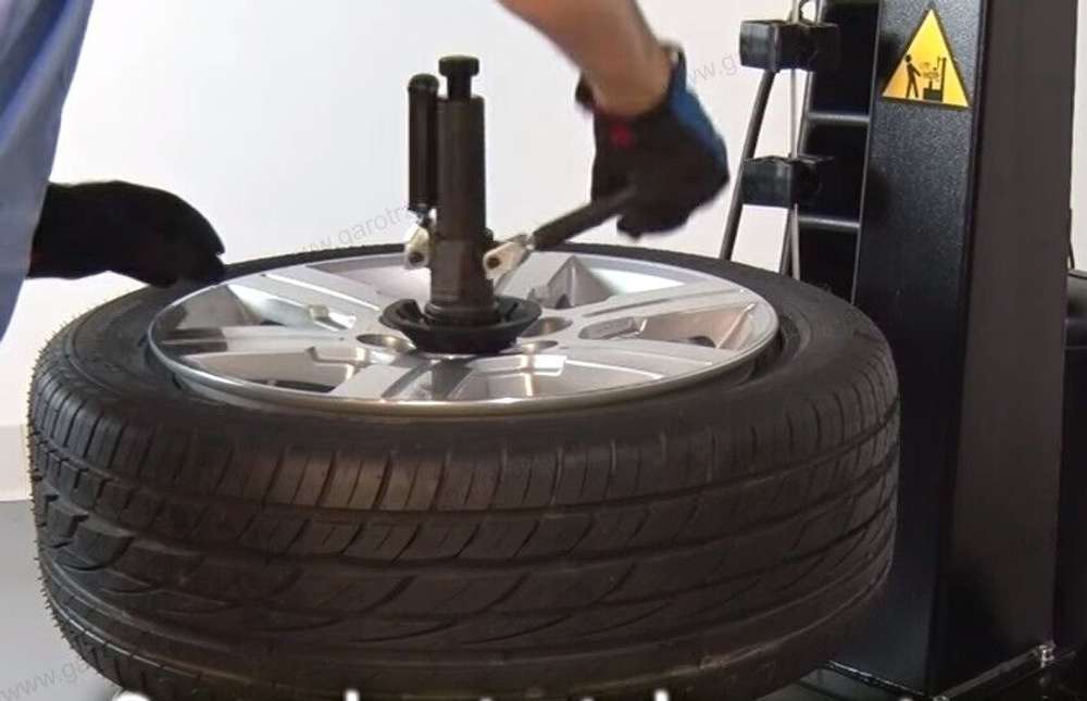Автоматический шиномонтажный станок Monty 8300G SmartSpeed Hofmann