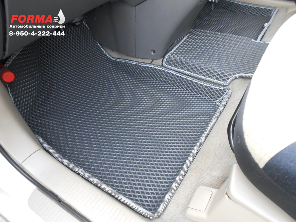 Toyota Gaia XM15 4WD комплектация с капитанскими креслами