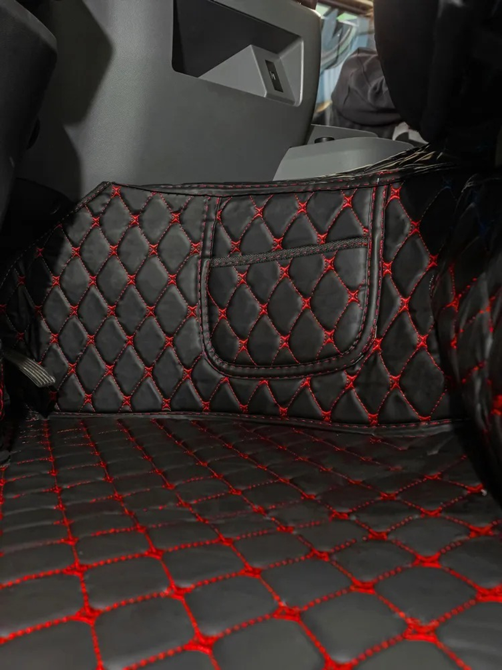Ковры 3D SHACMAN X3000 рестайлинг (экокожа, черный, красная строчка)