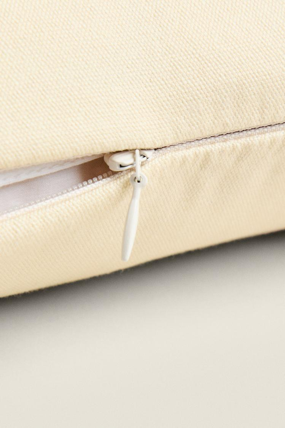 ZARA HOME ЧЕХОЛ ДЛЯ ДЕКОРАТИВНОЙ ПОДУШКИ С ЦВЕТОЧНЫМ УЗОРОМ, ЭКРЮ