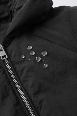 ZARA ПУХОВИК С НАПОЛНИТЕЛЕМ ИЗ ПЕРА И ПУХА WATER REPELLENT, ЧЕРНЫЙ