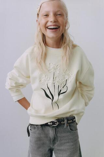 ZARA ТОЛСТОВКА С ЦВЕТОЧНОЙ АППЛИКАЦИЕЙ, ЭКРЮ