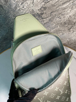 Сумка-слинг Louis Vuitton