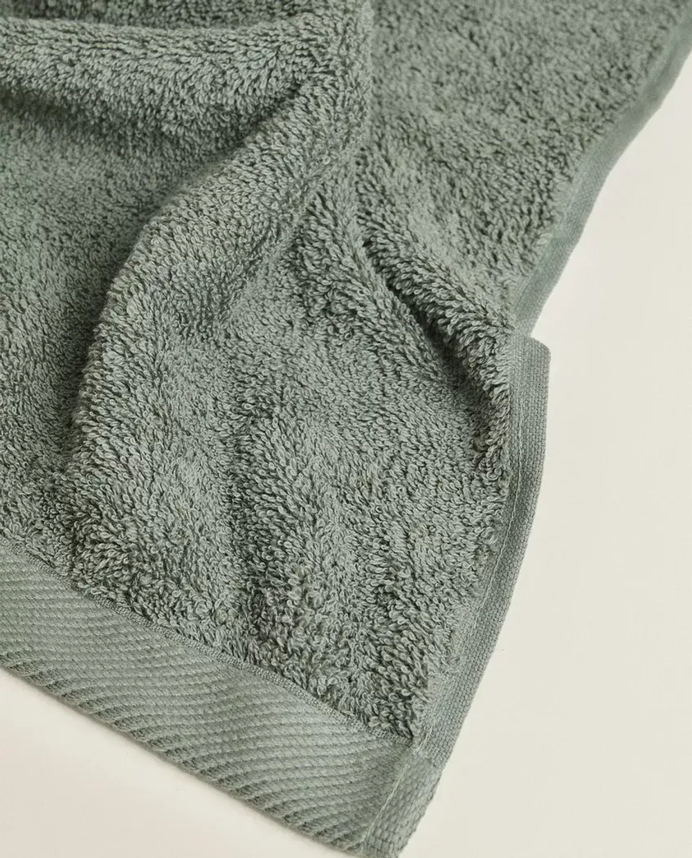 ZARA HOME ОДНОТОННОЕ ПОЛОТЕНЦЕ, ЗЕЛЕНЫЙ