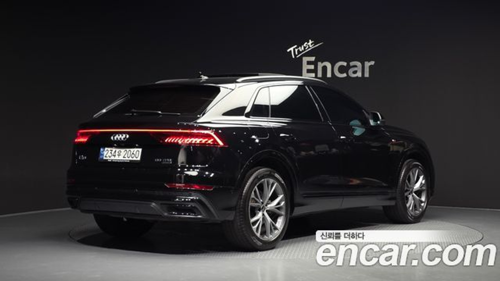 Audi Q8 55 TFSI Quattro Premium — 2022
