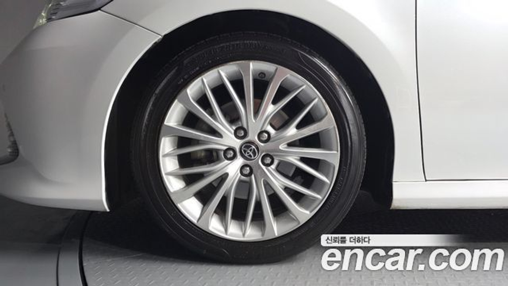 Toyota Camry 2.5 — 2019