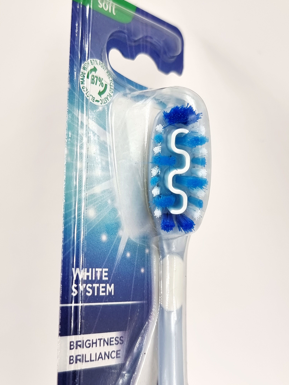 Зубная щетка Pepsodent White System Soft мягкая с перлитом, удаляет поверхностные пятна, 1 шт., синяя