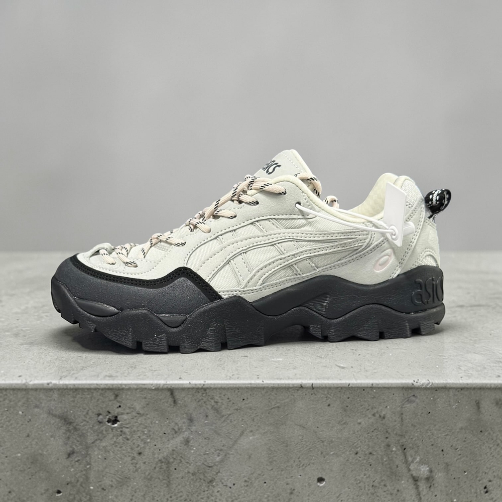 Asics GEL-PICKAX • White Black