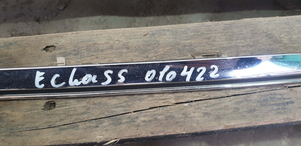 Молдинг решетки радиатора Mercedes E-Class (W213) 16-20 Б/У Оригинал A2138880273