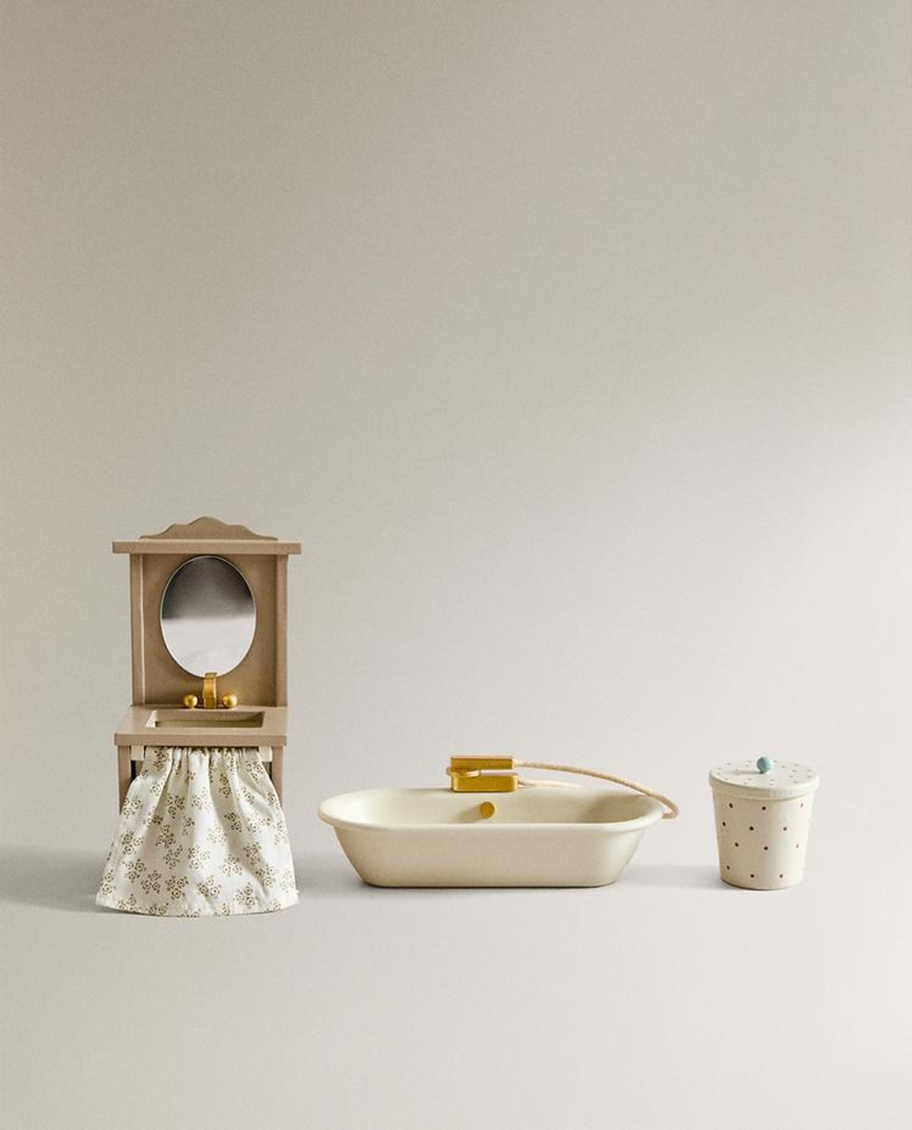 ZARA HOME ДЕТСКИЙ НАБОР ИГРУШЕК "ВАННАЯ КОМНАТА" ДЛЯ КУКОЛЬНОГО ДОМИКА, КРЕМОВЫЙ