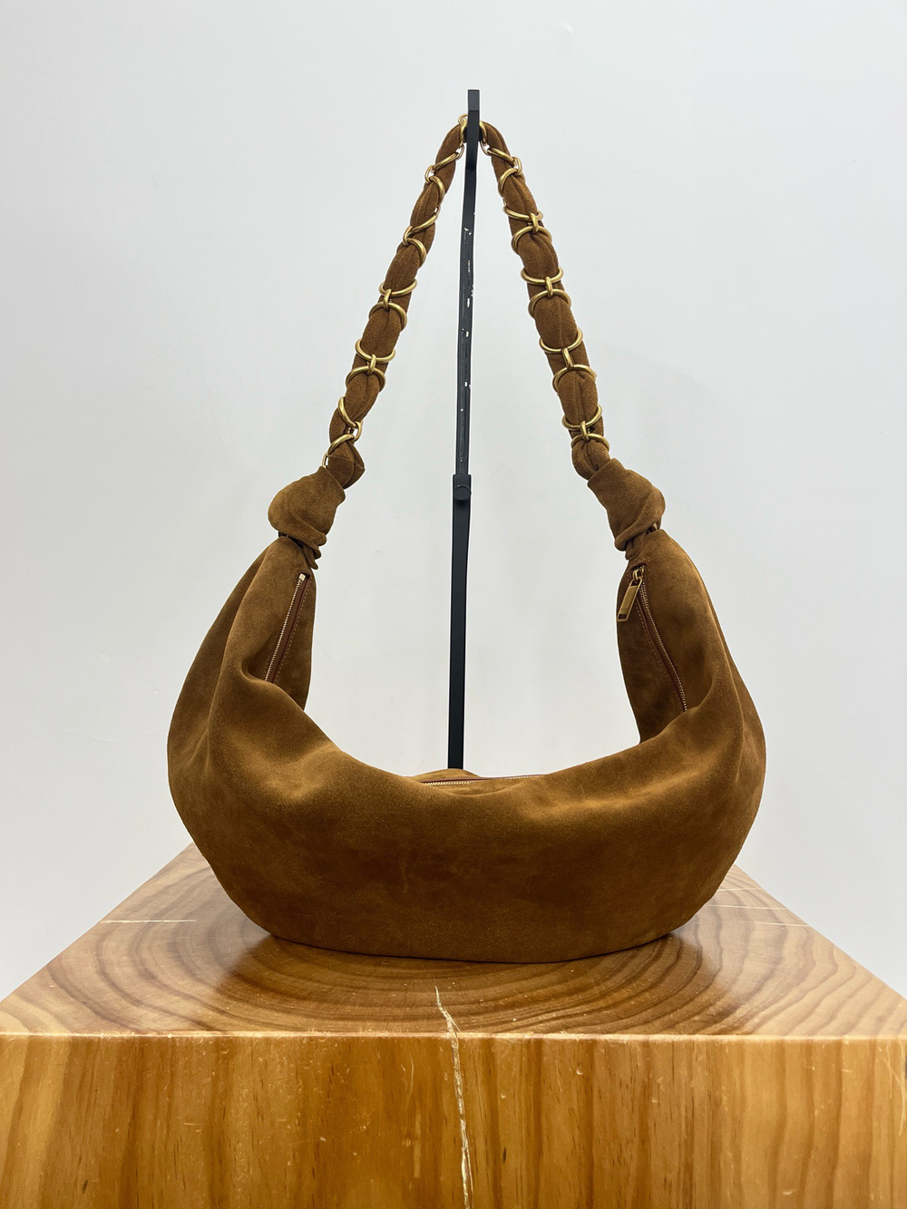 AMALIA HOBO