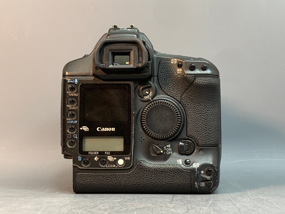 Canon EOS 1Ds Mark II body Отсутствует затвор, не включается