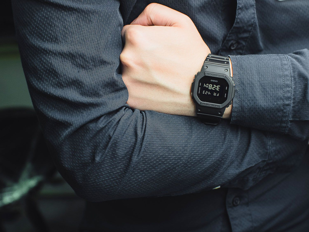 Мужские  наручные часы Casio G-Shock DW-5600BB-1