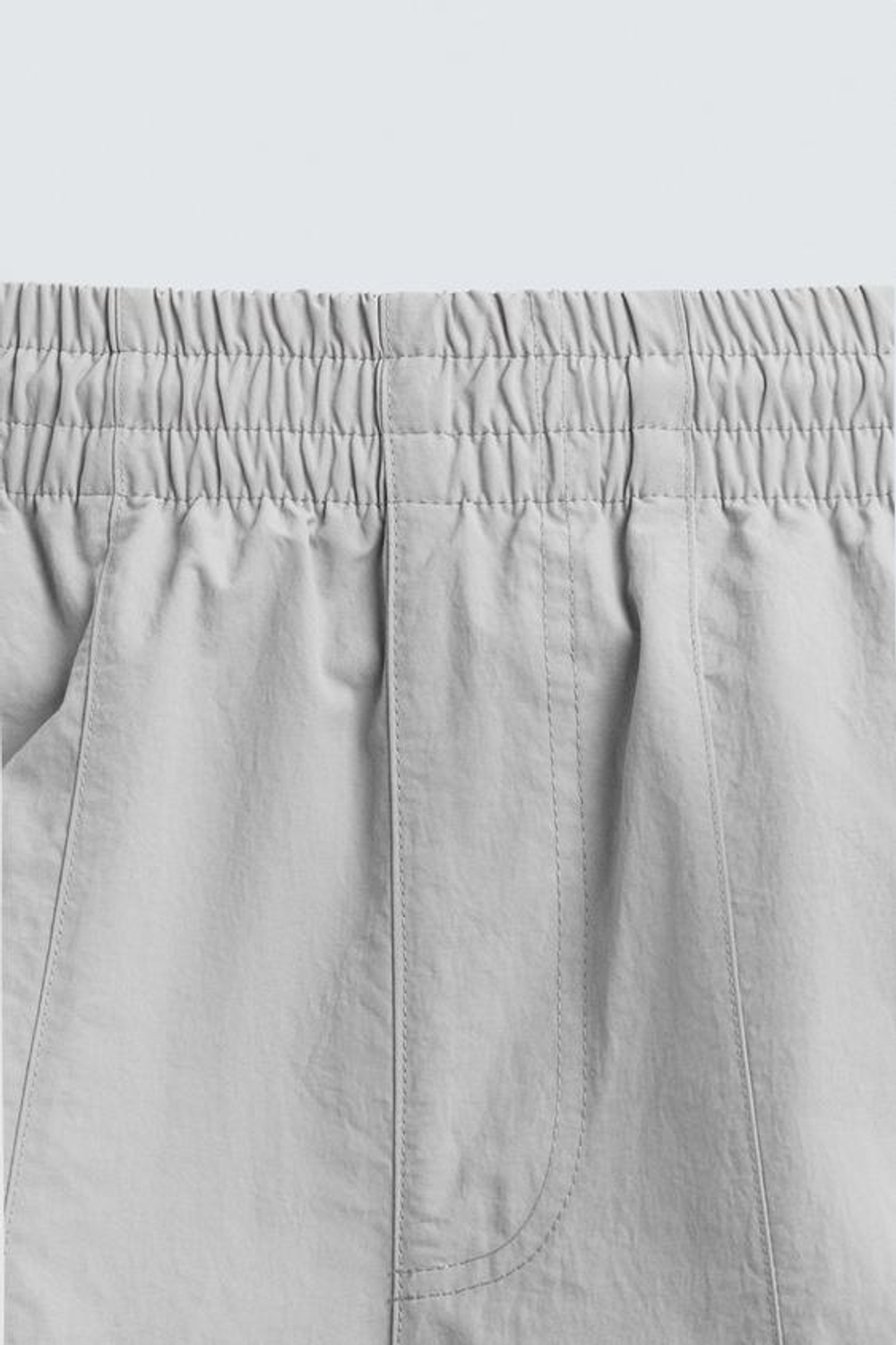 ZARA ДЖОГГЕРЫ ИЗ ВЫСОКОТЕХНОЛОГИЧНОЙ ТКАНИ С КОНТРАСТНЫМИ ПОЛОСАМИ, СВЕТЛО-СЕРЫЙ