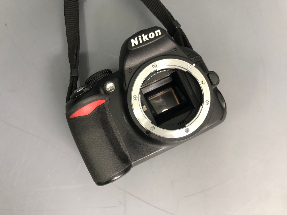 Nikon D3100 8.950 кадров