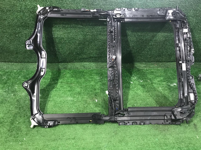 Механизм панорамной крыши BMW 7er G12 (2015-2022)