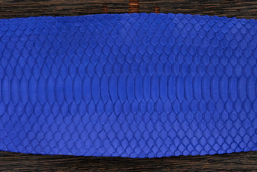 Кожа змеи 950×65-80мм (синяя матовая)
