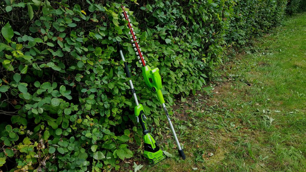 Аккумуляторный штанговый кусторез Greenworks G40PHAK4, 2300407UB ,40v, 51см, c АКБ 4 А·ч и ЗУ