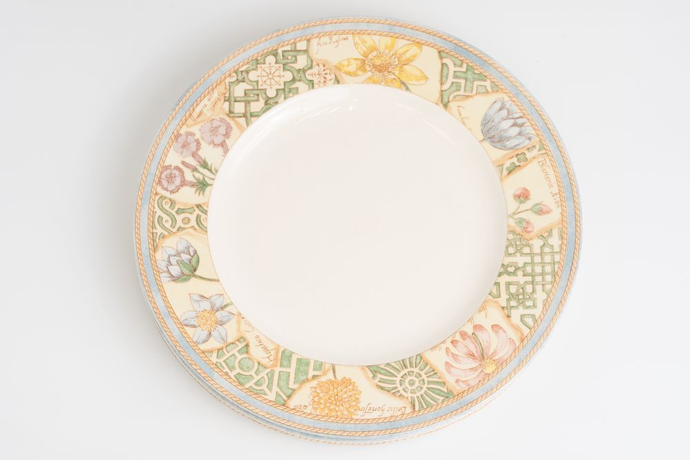 Набор из трех столовых тарелок «Садовый лабиринт» (Garden Maze) из серии Wedgwood Home