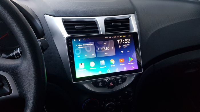 Магнитола для Hyundai Solaris 1 2010-2016 (рамка серебро) - Teyes CC3L на Android 10, CarPlay, 4G SIM-слот