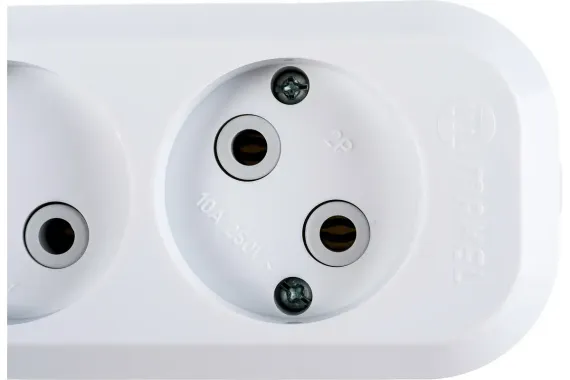 Колодка Makel 3 гнезда 01226
