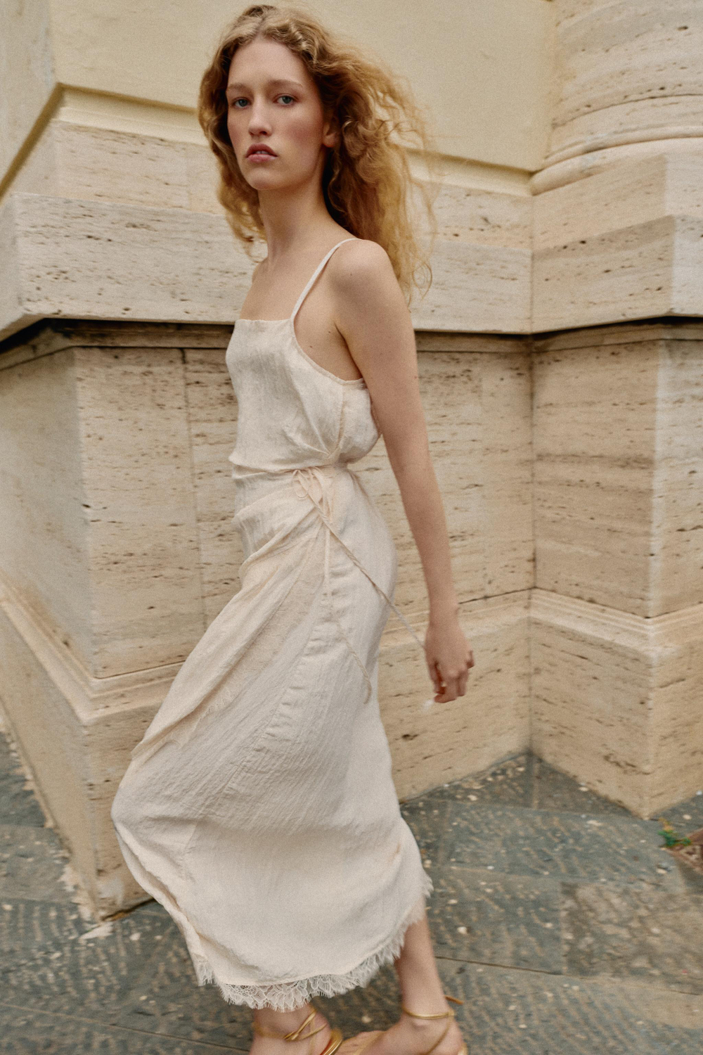 ПЛАТЬЕ МИДИ В БЕЛЬЕВОМ СТИЛЕ С КРУЖЕВОМ — ZARA