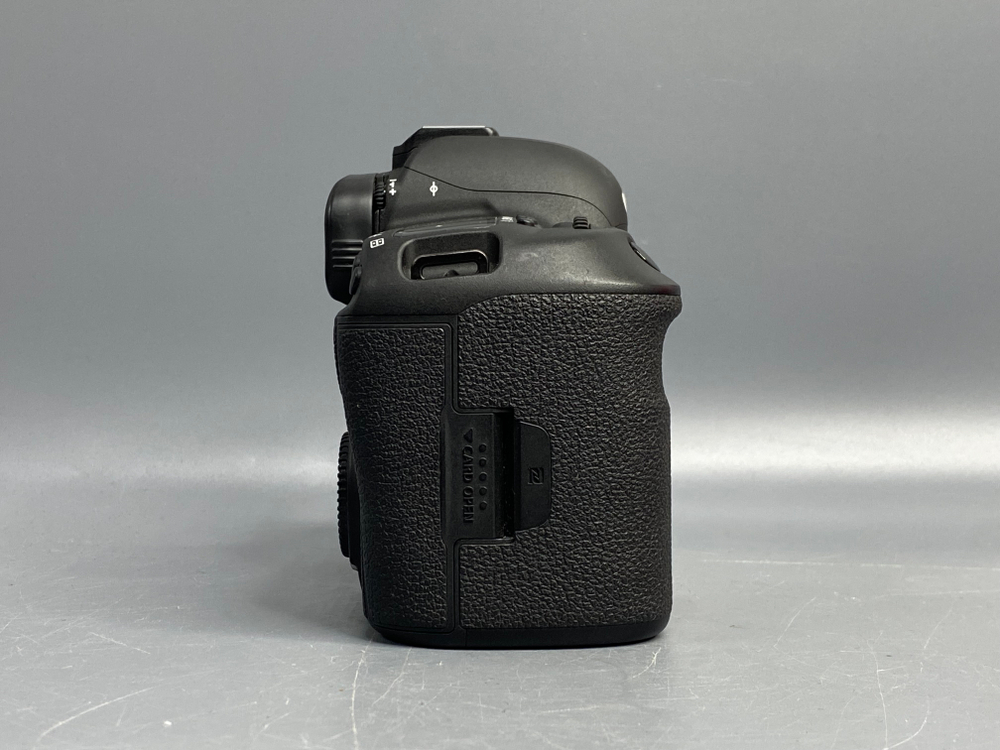 Canon EOS 5D Mark IV 5.800 кадров