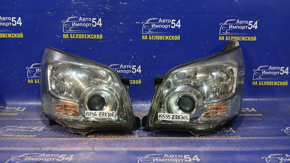 Фара передняя правая TOYOTA NOAH 2007-2010
